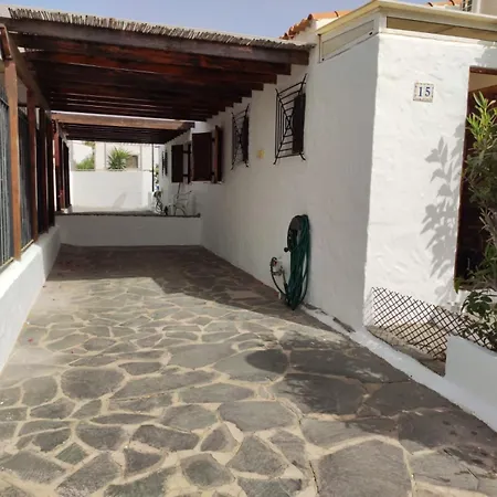 Vakantiehuis Lovely With Parking *
