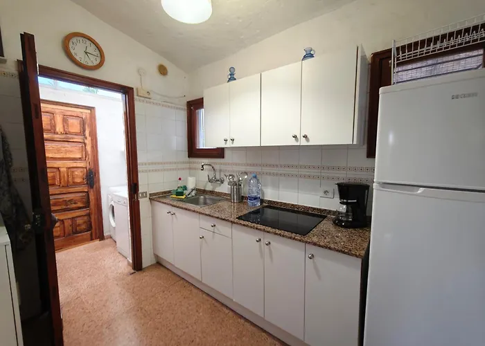 Semesterbostad Lovely With Parking