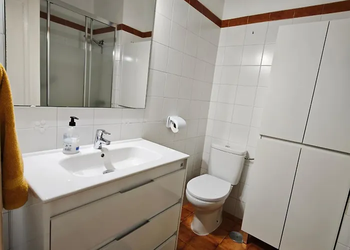 Lovely With Parking Semesterbostad