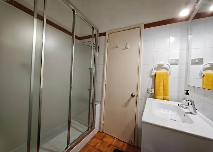 Lovely With Parking Semesterbostad *